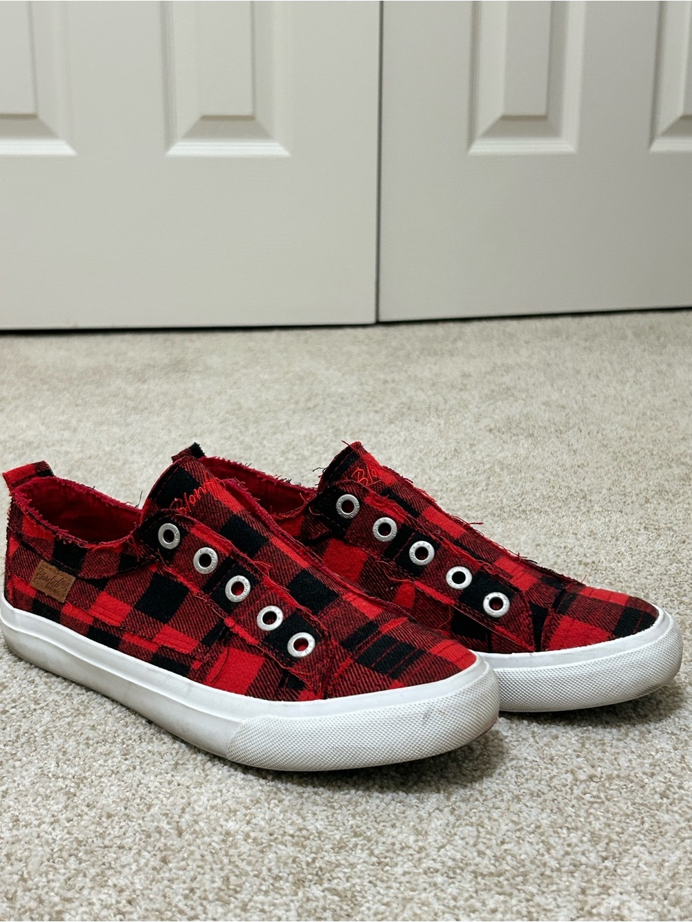 Blowfish Red and Black Buffalo Plaid Slip-On Sneakers size 8.5 cozy fall winter